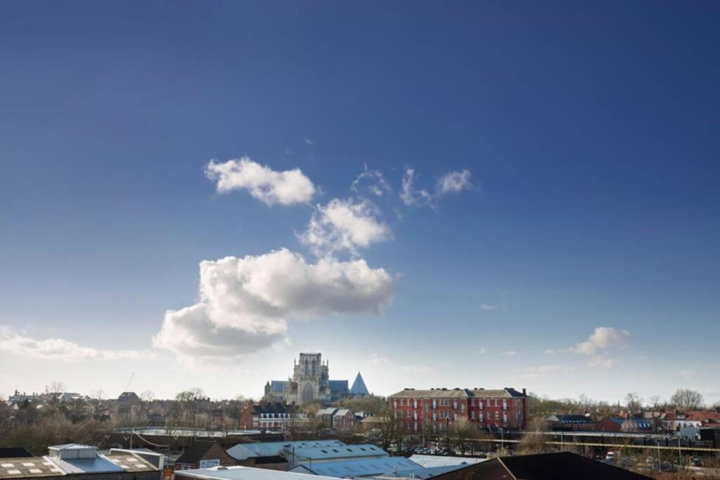 2 Bedroom Penthouse - Large Balcony - Minster View York Exteriör bild
