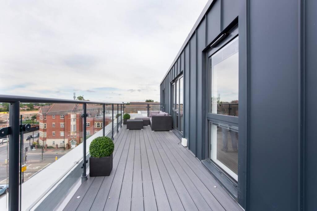 2 Bedroom Penthouse - Large Balcony - Minster View York Exteriör bild